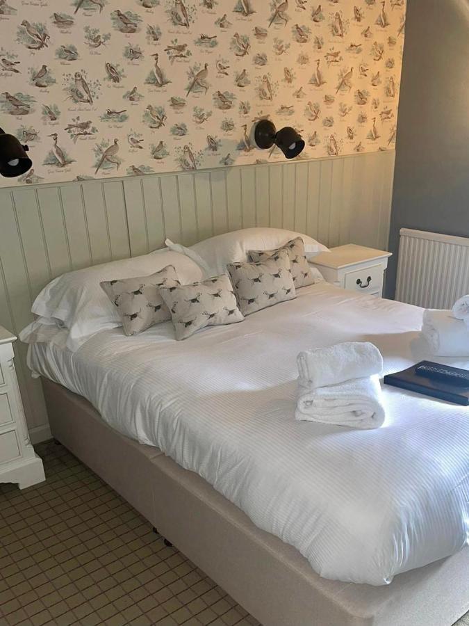 The Golden Pheasant Hotel Burford Dış mekan fotoğraf