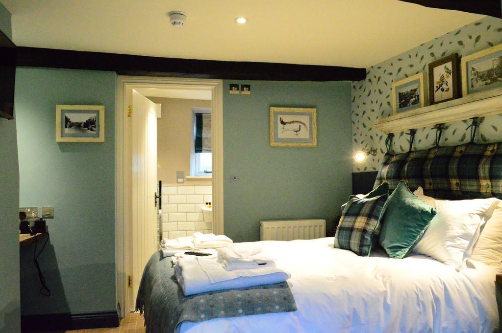 The Golden Pheasant Hotel Burford Oda fotoğraf